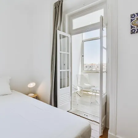 Amazing 3 Bedroom In Historical Graca * Lisboa